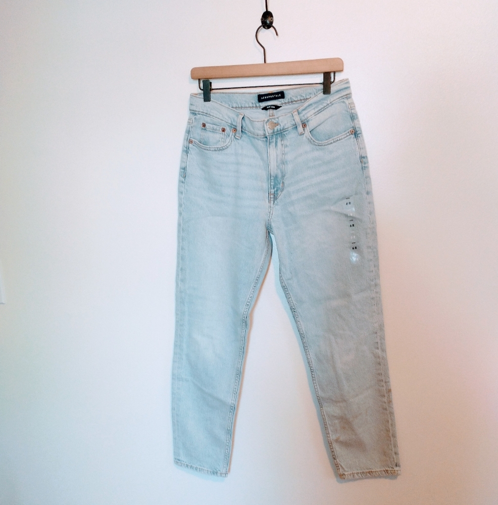 NWOT Aeropostale light wash mom jeans size 6 regular.  Tags have been removed bu